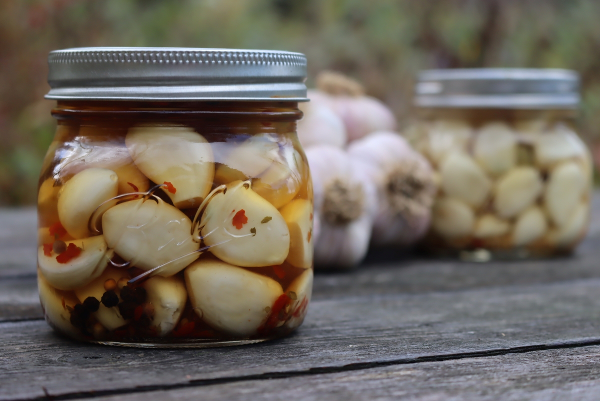 Homemade Pickled Garlic: Preserve Fresh Cloves for Enhanced Flavor